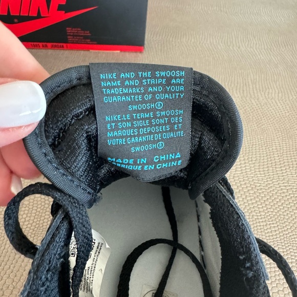 Air Jordan 1 Retro Low OG (GS) youth 5.5 white power blue black - Picture 8 of 12